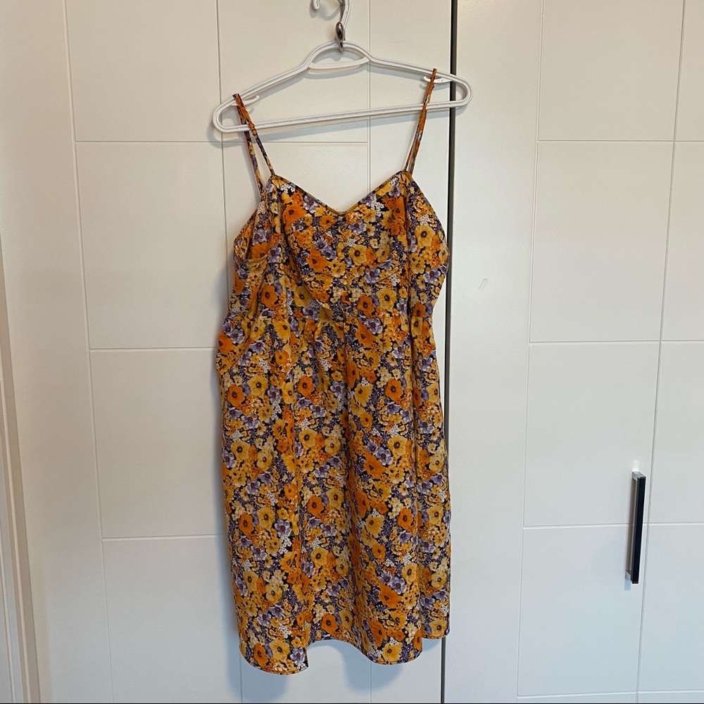 H&M FLORAL TEXTURED STRAPPY SUNDRESS